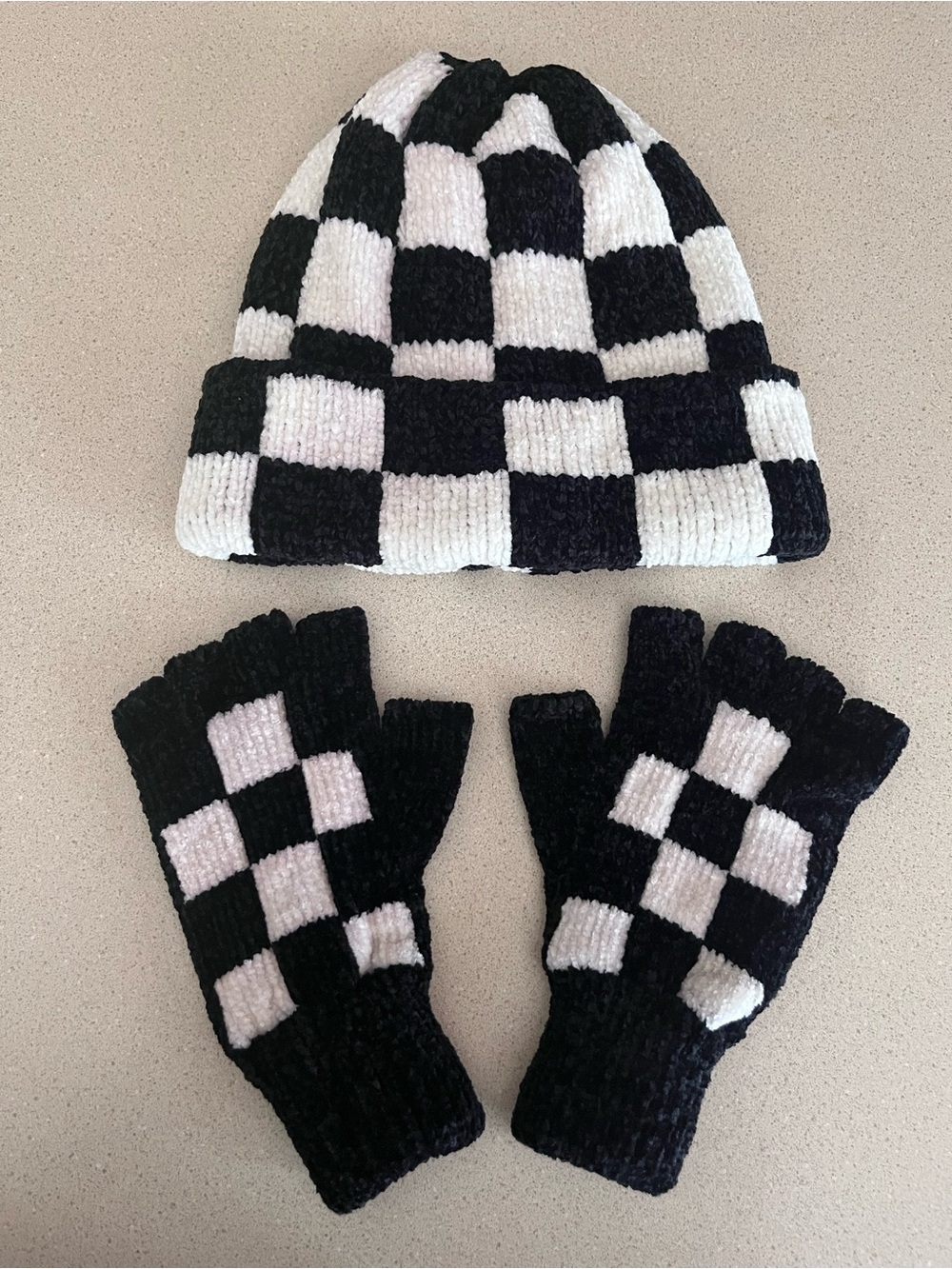 Madden NYC Beanie & Fingerless Gloves